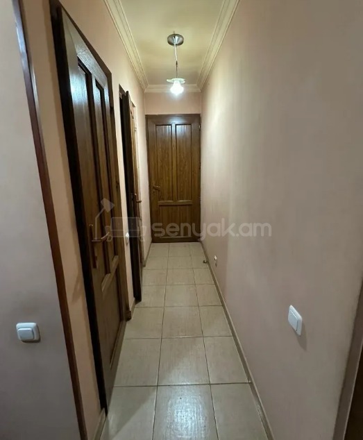 3 Սենյականոց Բնակարան Քարե Շենքում, 72քմ, 4/5 հարկ, Կապիտալ Վերանորոգված