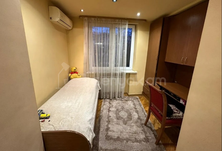 3 Սենյականոց Բնակարան Քարե Շենքում, 72քմ, 4/5 հարկ, Կապիտալ Վերանորոգված