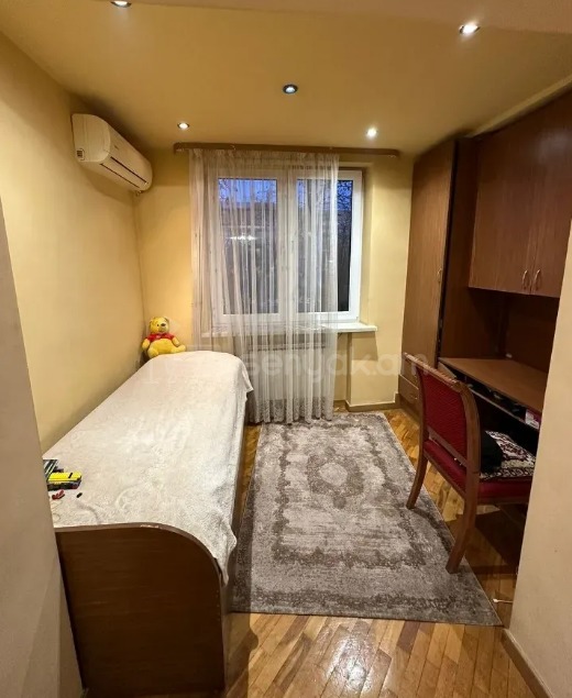 3 Սենյականոց Բնակարան Քարե Շենքում, 72քմ, 4/5 հարկ, Կապիտալ Վերանորոգված