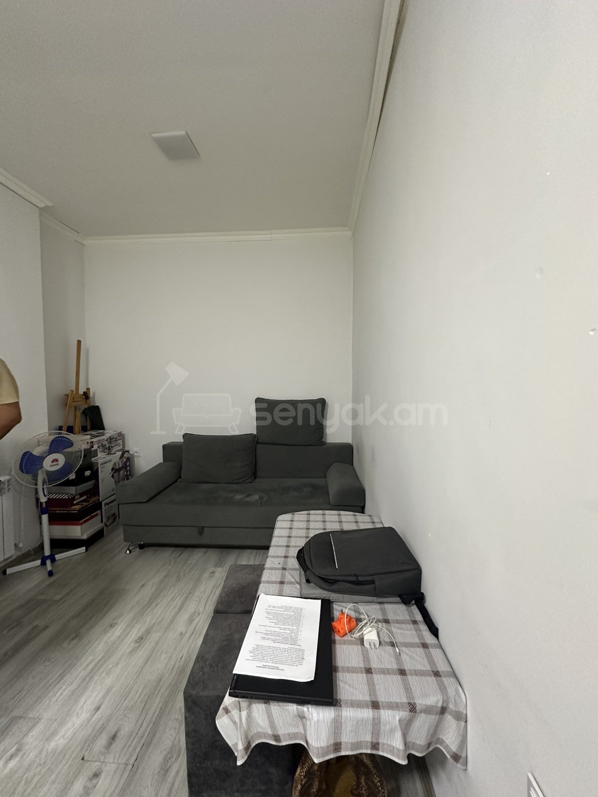 1 Սենյականոց Բնակարան Քարե Շենքում, 45քմ, 5/5 հարկ, Դիզայներական Վերանորոգված, Կահավորված