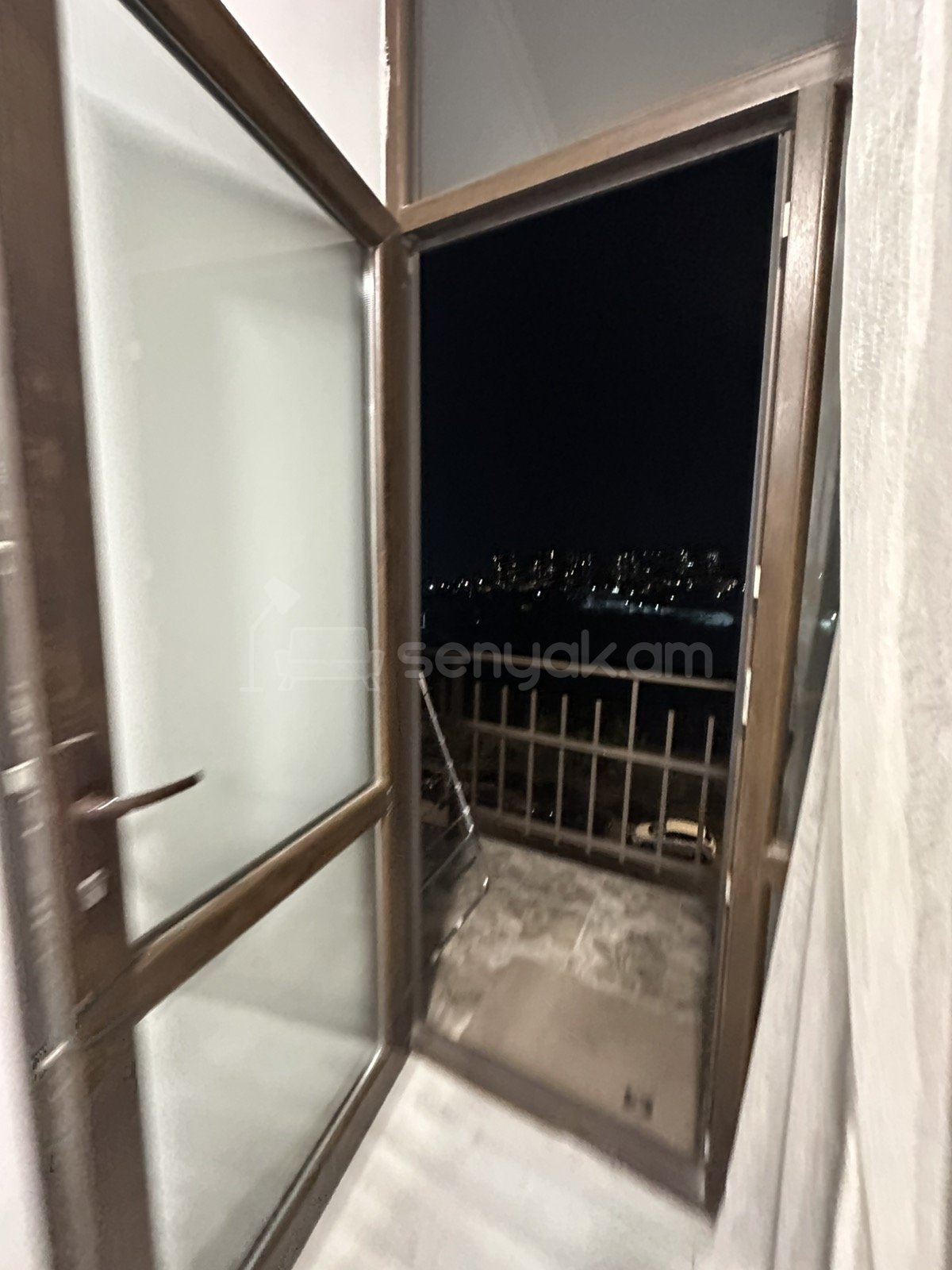 1 Սենյականոց Բնակարան Քարե Շենքում, 45քմ, 5/5 հարկ, Դիզայներական Վերանորոգված, Կահավորված