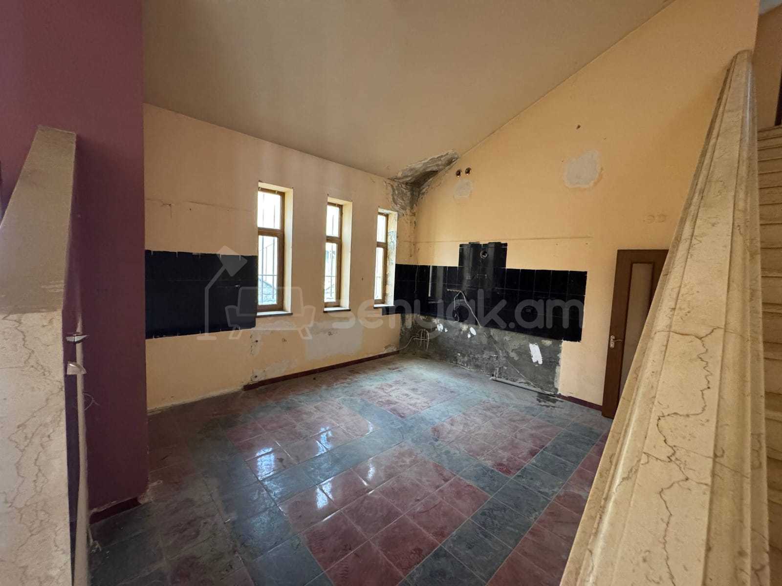 8 Սենյականոց Շքեղ Առանձնատուն, 425քմ, Լողավազանով, Ավտոտնակով