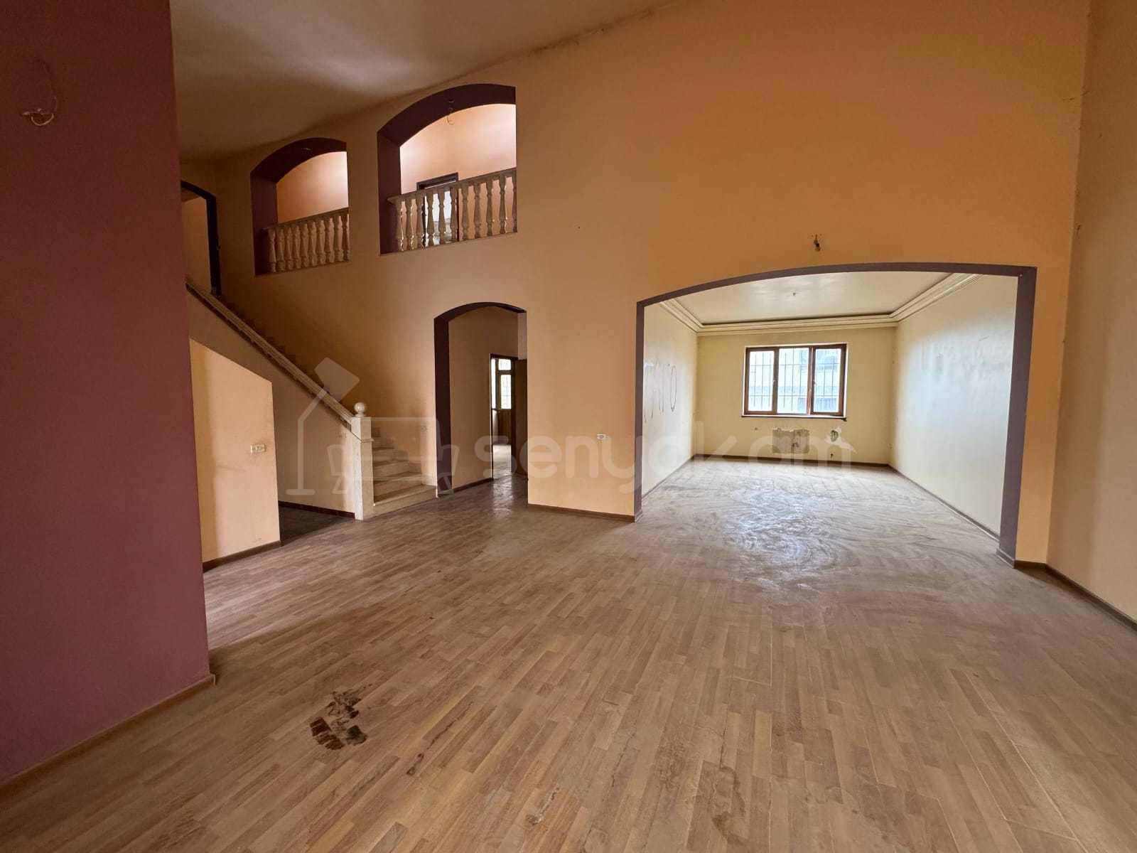 8 Սենյականոց Շքեղ Առանձնատուն, 425քմ, Լողավազանով, Ավտոտնակով