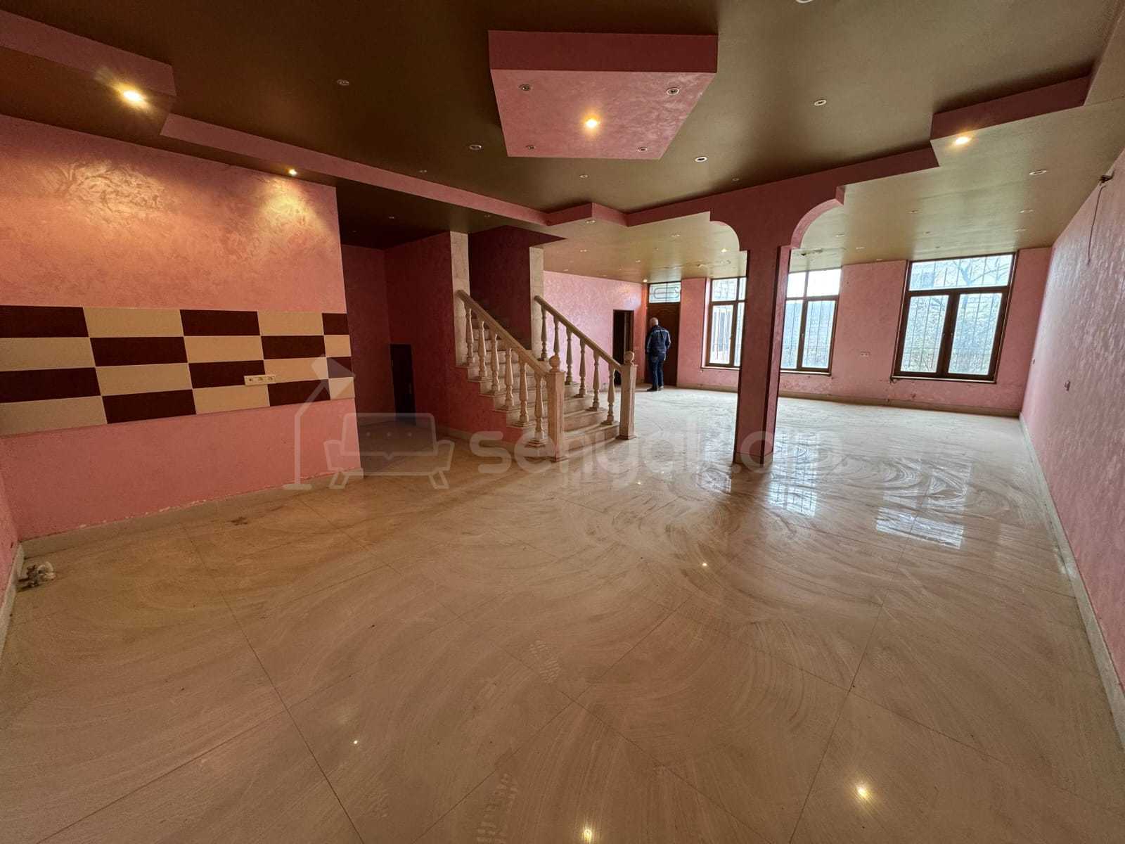 8 Սենյականոց Շքեղ Առանձնատուն, 425քմ, Լողավազանով, Ավտոտնակով