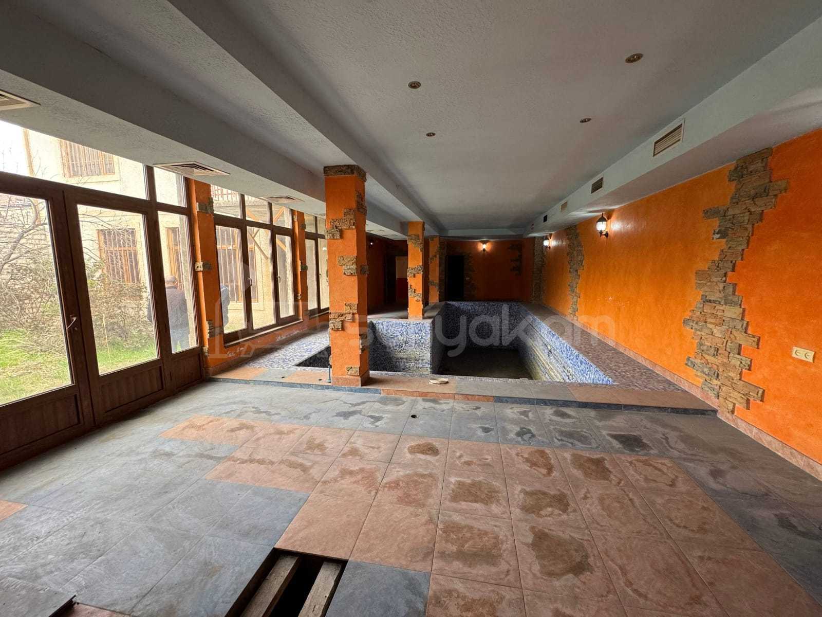 8 Սենյականոց Շքեղ Առանձնատուն, 425քմ, Լողավազանով, Ավտոտնակով