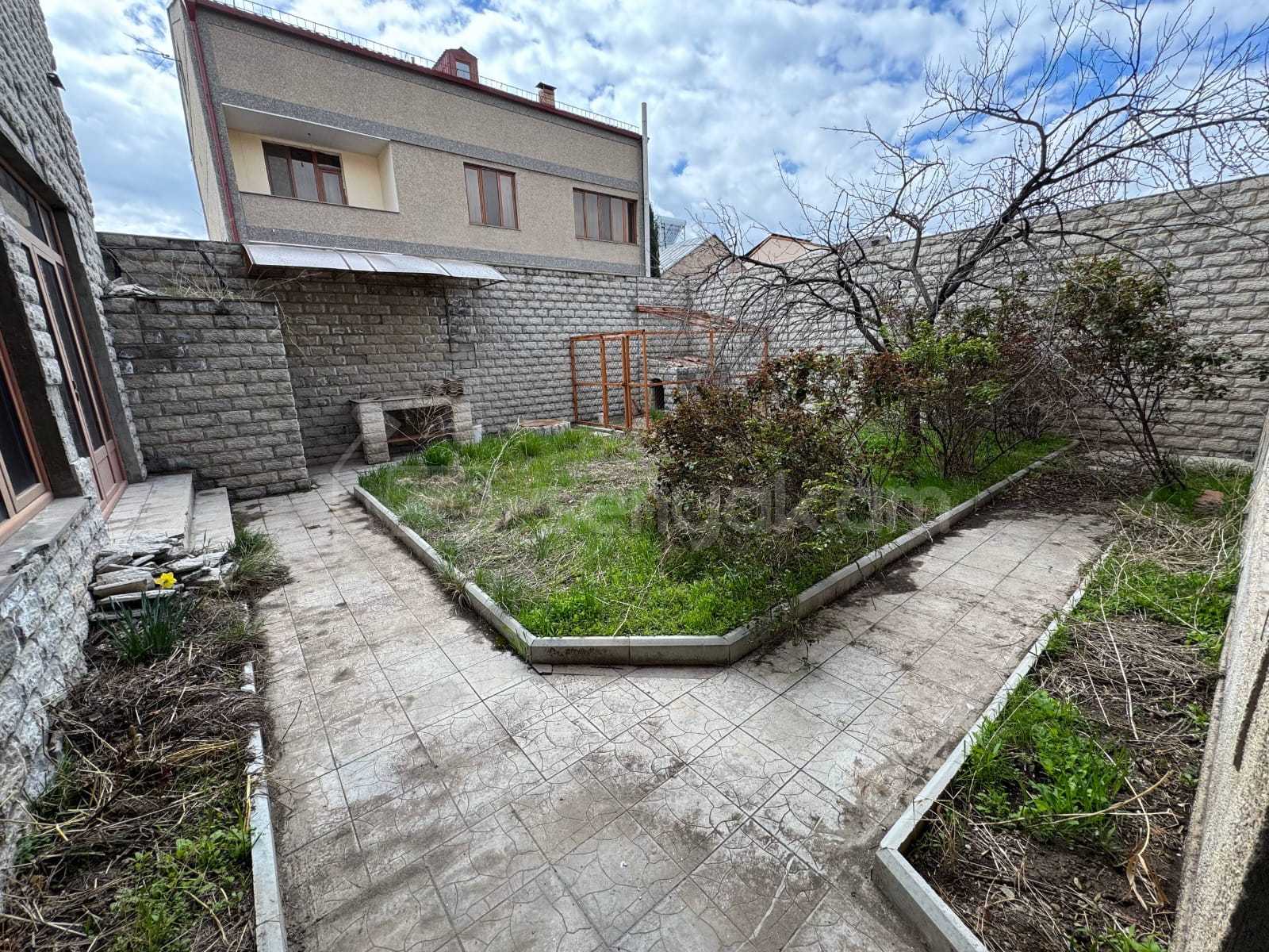 8 Սենյականոց Շքեղ Առանձնատուն, 425քմ, Լողավազանով, Ավտոտնակով