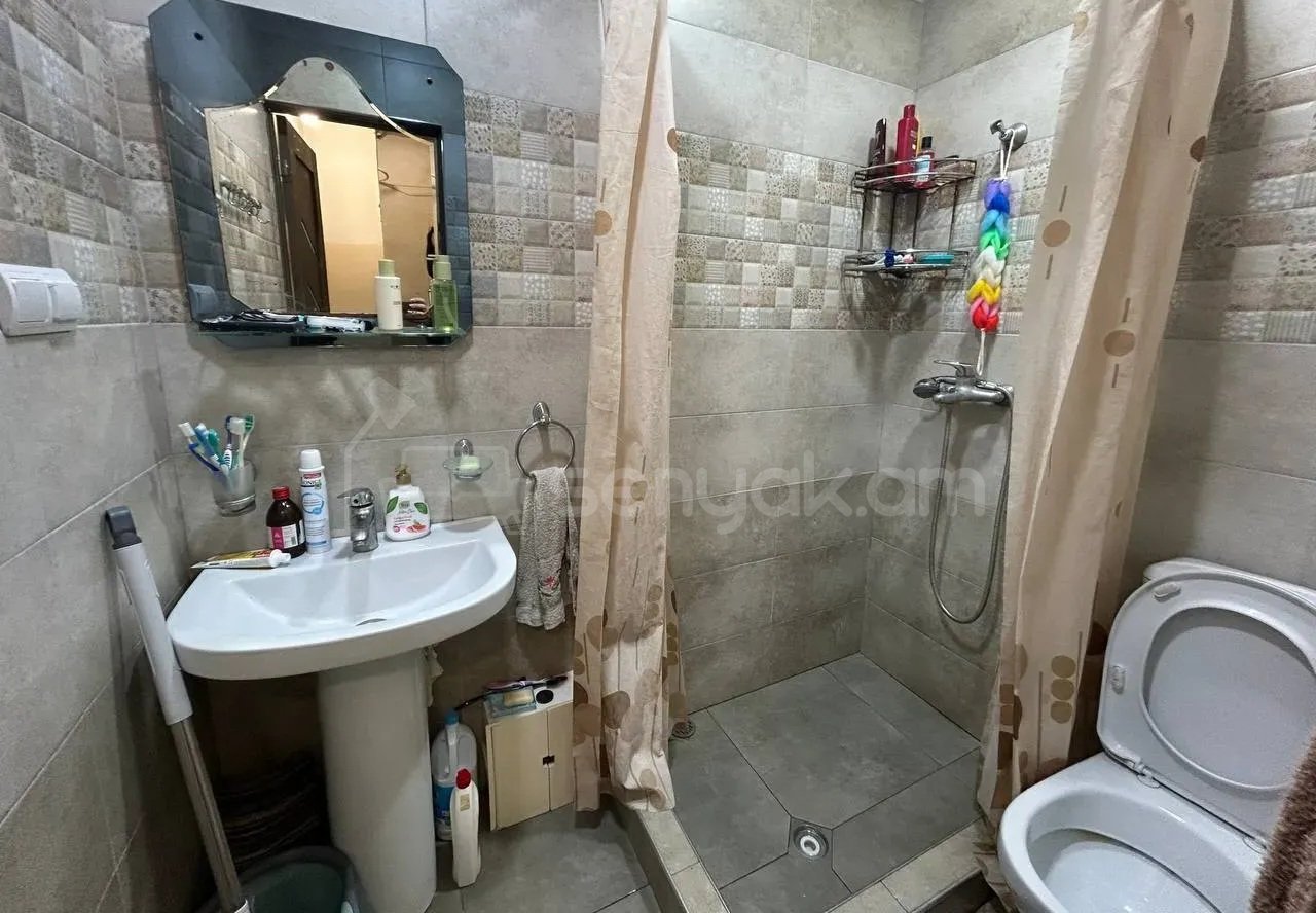 3 Սենյականոց Բնակարան, 64քմ, 1/9 հարկ, Պետական Վիճակում