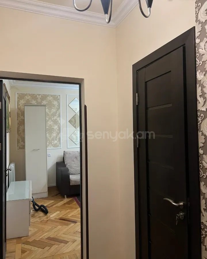 1 Սենյականոց Բնակարան Քարե Շենքում, 44քմ, 4/5 հարկ, Դիզայներական Վերանորոգված