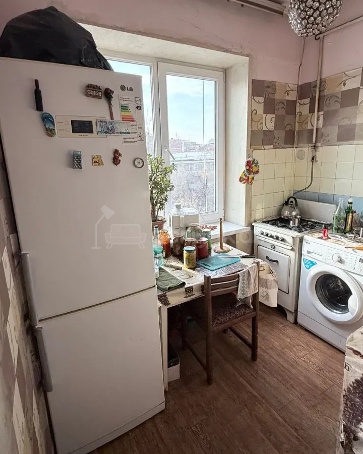 2 Սենյականոց Բնակարան Քարե Շենքում, 37քմ, 5/5 հարկ, Զրոյական Վիճակում