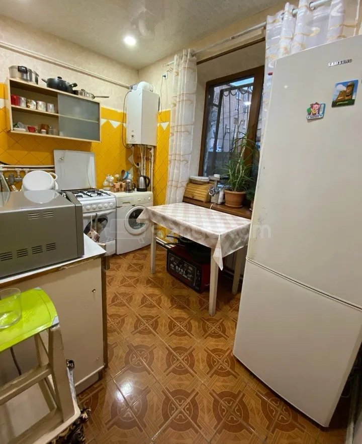 3 Սենյականոց Բնակարան Քարե Շենքում, 75քմ, 1/5 հարկ, Կոսմետիկ Վերանորոգված