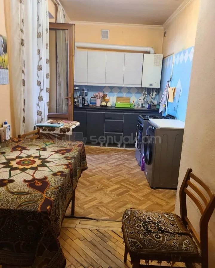 3 Սենյականոց Բնակարան Քարե Շենքում, 77քմ, 5/5 հարկ, Կոսմետիկ Վերանորոգված