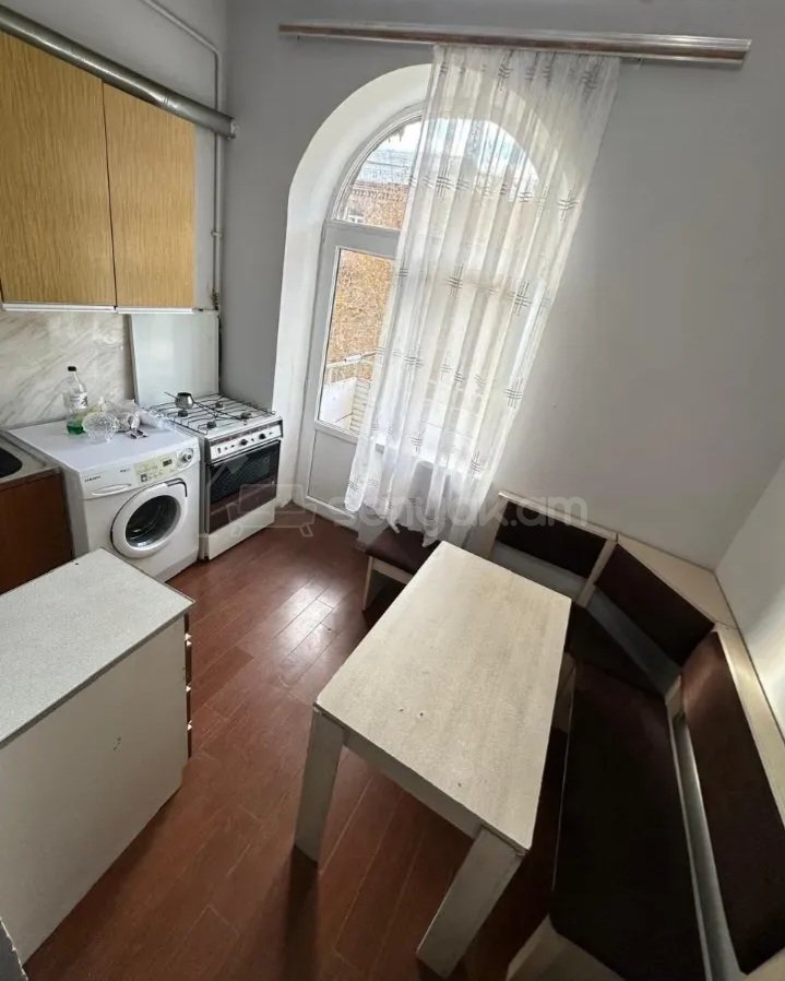 1 Սենյականոց Բնակարան Քարե Շենքում, 35քմ, 3/4 հարկ, Կոսմետիկ Վերանորոգված, Կահավորված