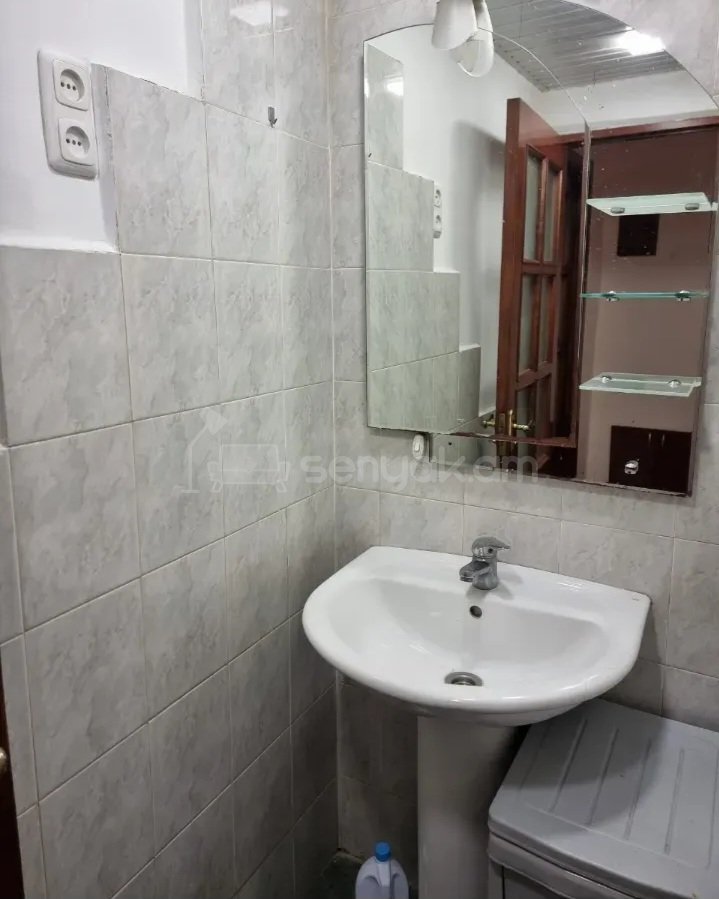 1 Սենյականոց Բնակարան Քարե Շենքում, 40քմ, 5/5 հարկ, Դիզայներական Վերանորոգված, Կահավորված