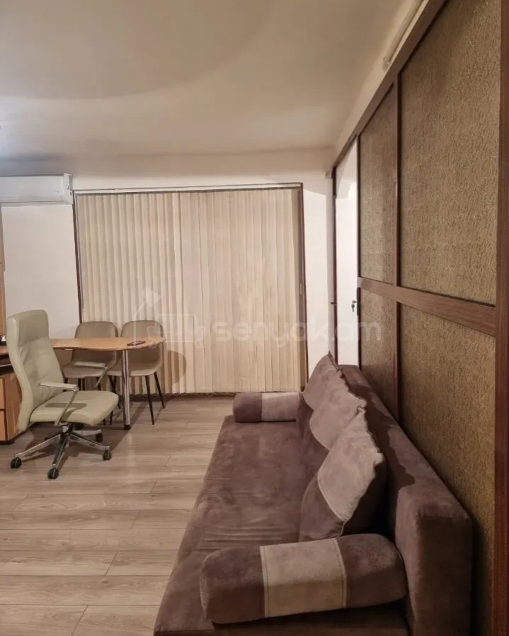 1 Սենյականոց Բնակարան Քարե Շենքում, 40քմ, 5/5 հարկ, Դիզայներական Վերանորոգված, Կահավորված