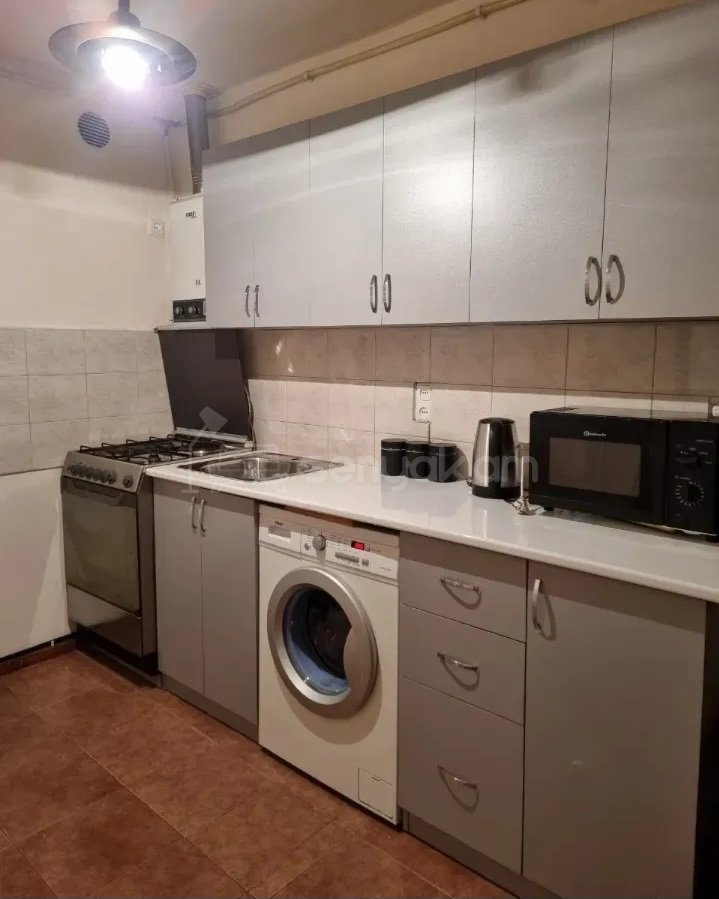 1 Սենյականոց Բնակարան Քարե Շենքում, 40քմ, 5/5 հարկ, Դիզայներական Վերանորոգված, Կահավորված