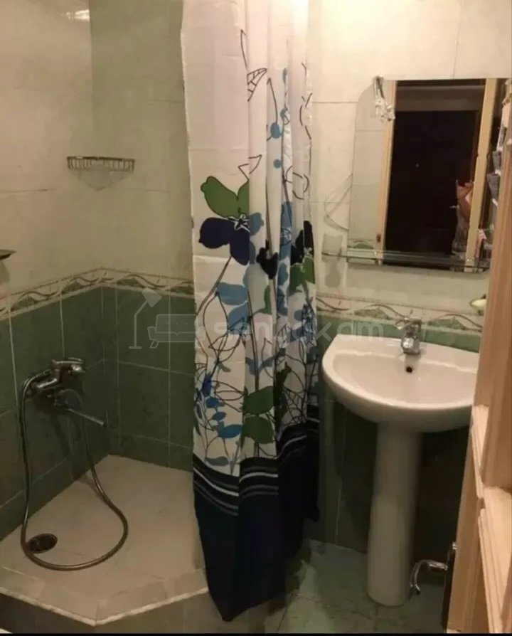 1 Սենյականոց Բնակարան Քարե Շենքում, 32քմ, 2/5 հարկ, Կոսմետիկ Վերանորոգված, Կահավորված