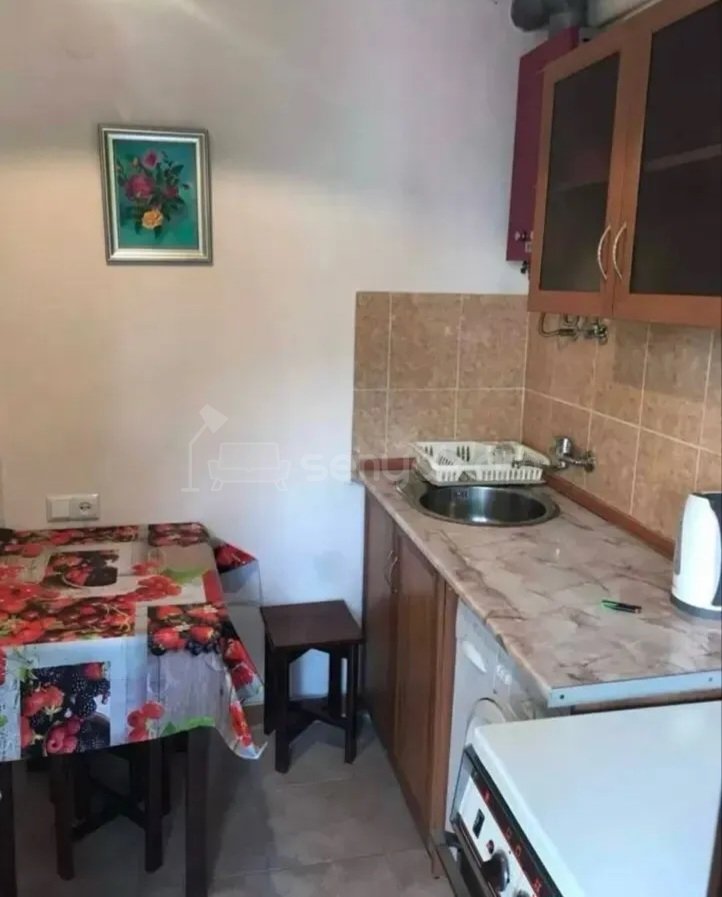 1 Սենյականոց Բնակարան Քարե Շենքում, 32քմ, 2/5 հարկ, Կոսմետիկ Վերանորոգված, Կահավորված