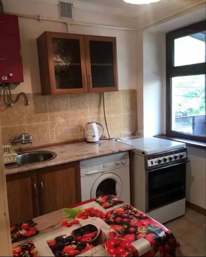 1 Սենյականոց Բնակարան Քարե Շենքում, 32քմ, 2/5 հարկ, Կոսմետիկ Վերանորոգված, Կահավորված