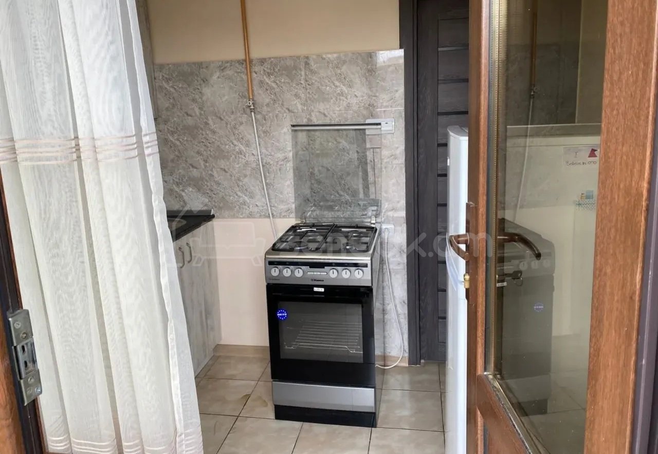 1 Սենյականոց Բնակարան Քարե Շենքում, 38քմ, 5/5 հարկ, Կապիտալ Վերանորոգված, Կահավորված