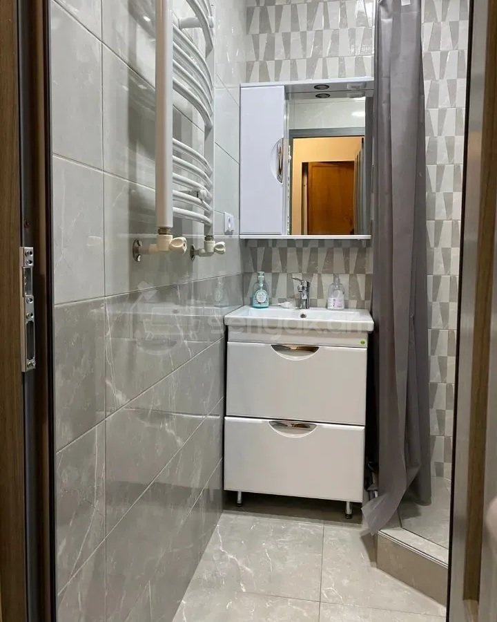 1 Սենյականոց Բնակարան Քարե Շենքում, 38քմ, 5/5 հարկ, Կապիտալ Վերանորոգված, Կահավորված