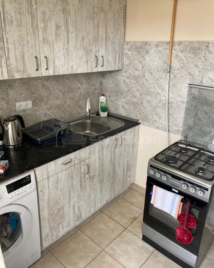 1 Սենյականոց Բնակարան Քարե Շենքում, 38քմ, 5/5 հարկ, Կապիտալ Վերանորոգված, Կահավորված