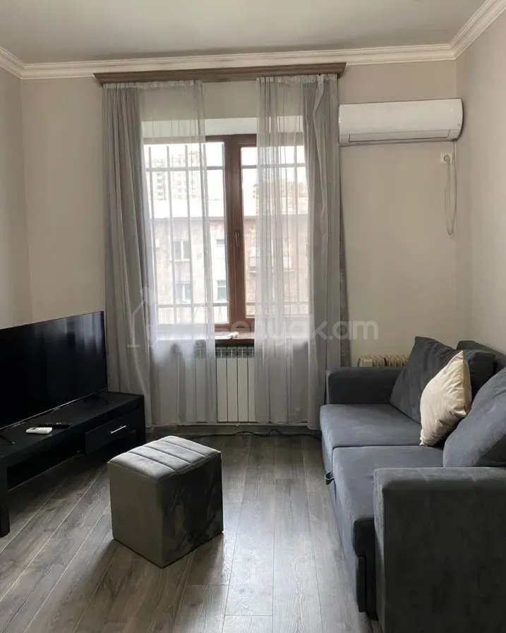 1 Սենյականոց Բնակարան Քարե Շենքում, 38քմ, 5/5 հարկ, Կապիտալ Վերանորոգված, Կահավորված