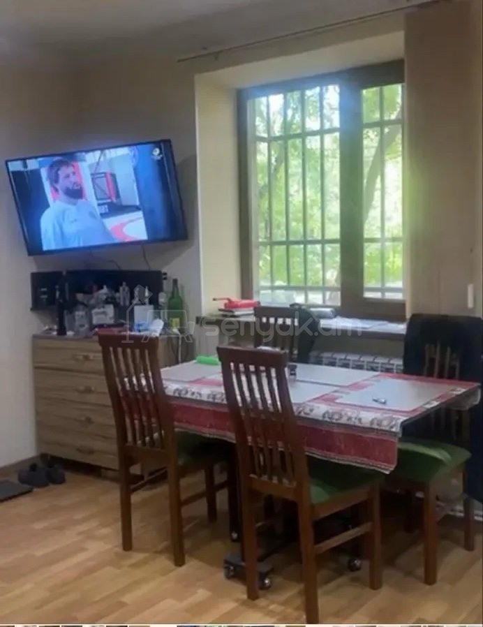 1 Սենյականոց Բնակարան Քարե Շենքում, 32քմ, 1/5 հարկ, Կոսմետիկ Վերանորոգված, Կահավորված