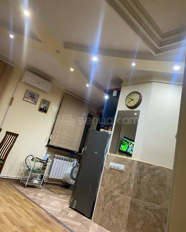 1 Սենյականոց Բնակարան Քարե Շենքում, 32քմ, 1/5 հարկ, Կոսմետիկ Վերանորոգված, Կահավորված