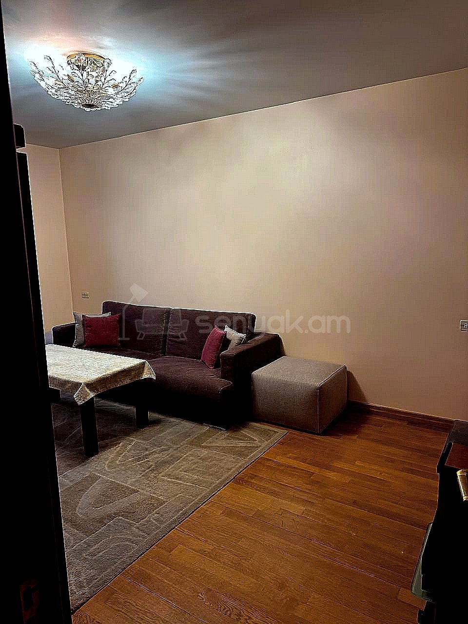 3 Սենյականոց Բնակարան Քարե Շենքում, 80քմ, 4/5 հարկ, Դիզայներական Վերանորոգված