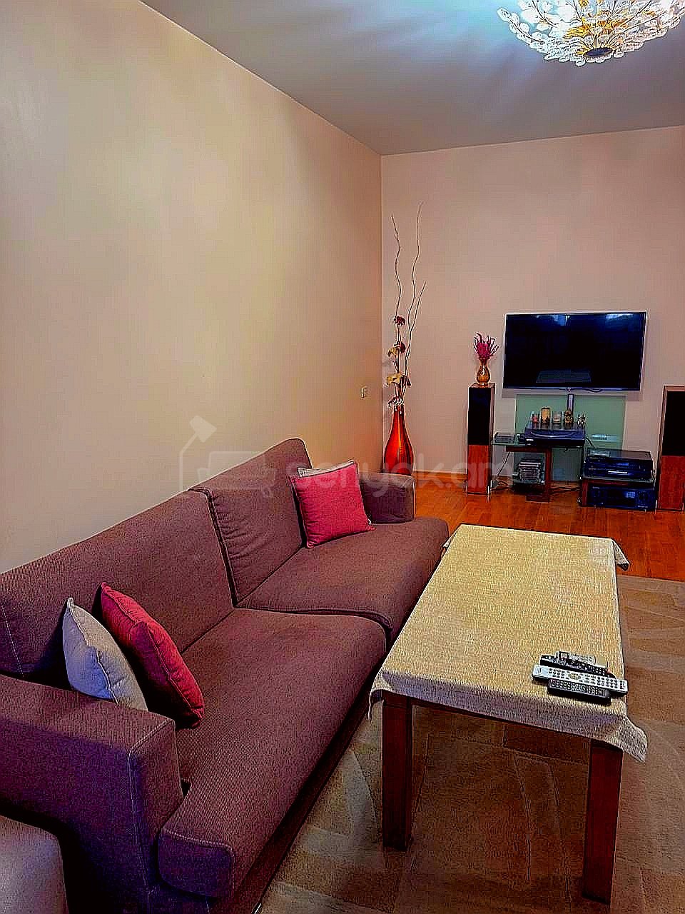 3 Սենյականոց Բնակարան Քարե Շենքում, 80քմ, 4/5 հարկ, Դիզայներական Վերանորոգված