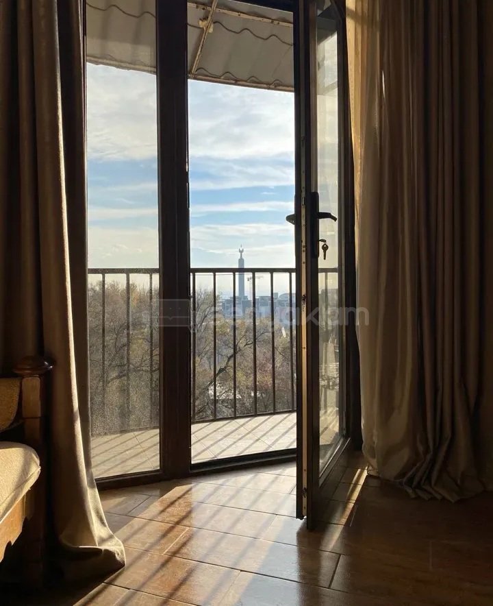 2 Սենյականոց Բնակարան Քարե Շենքում, 40քմ, 5/5 հարկ, Դիզայներական Վերանորոգված, Կահավորված