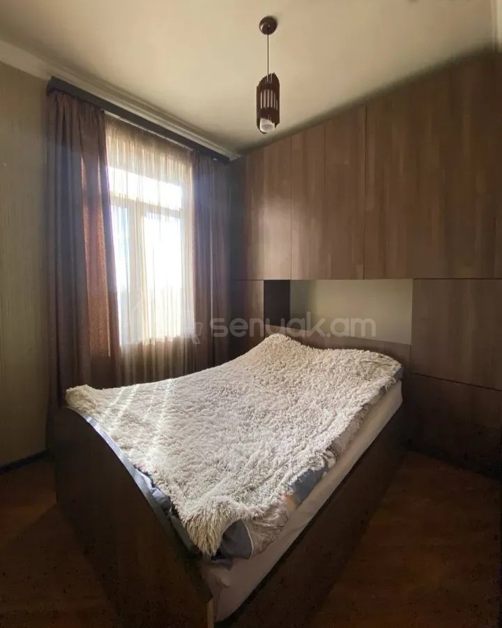 2 Սենյականոց Բնակարան Քարե Շենքում, 40քմ, 5/5 հարկ, Դիզայներական Վերանորոգված, Կահավորված