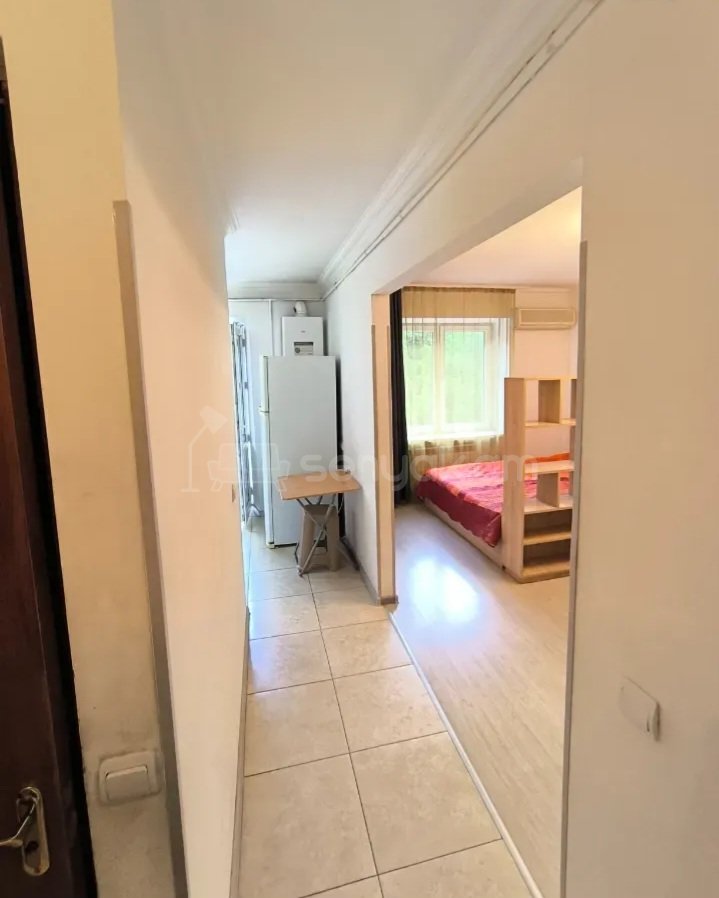 1 Սենյականոց Բնակարան Քարե Շենքում, 35քմ, 4/5 հարկ, Կապիտալ Վերանորոգված, Կահավորված