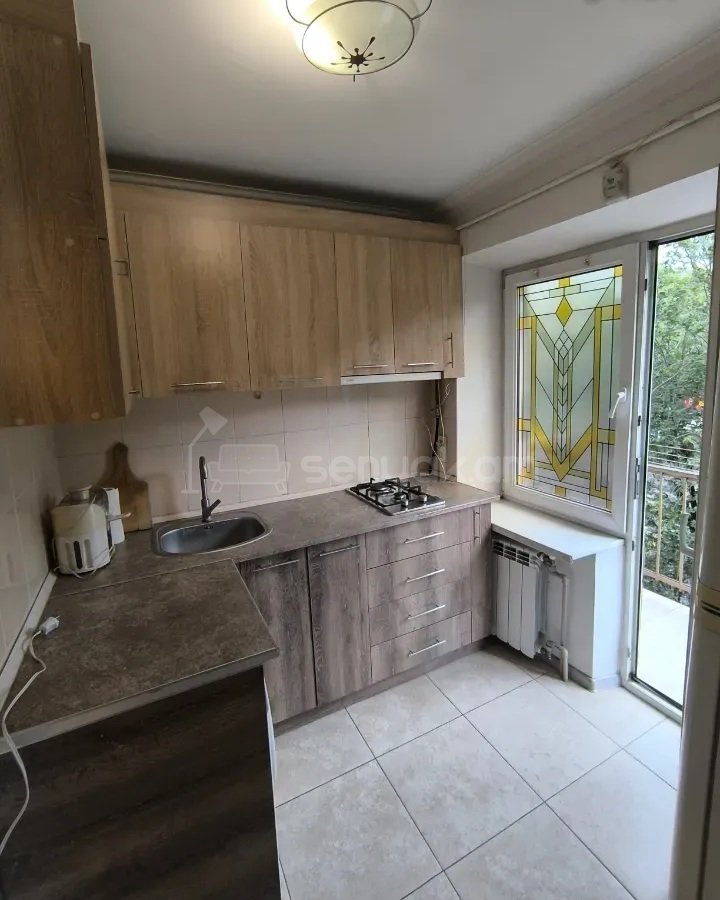 1 Սենյականոց Բնակարան Քարե Շենքում, 35քմ, 4/5 հարկ, Կապիտալ Վերանորոգված, Կահավորված