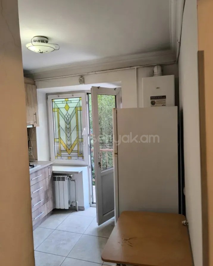 1 Սենյականոց Բնակարան Քարե Շենքում, 35քմ, 4/5 հարկ, Կապիտալ Վերանորոգված, Կահավորված