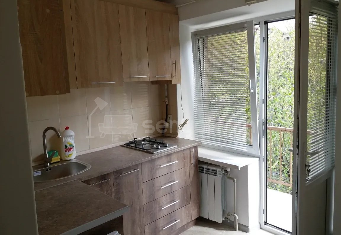 1 Սենյականոց Բնակարան Քարե Շենքում, 35քմ, 4/5 հարկ, Կապիտալ Վերանորոգված, Կահավորված