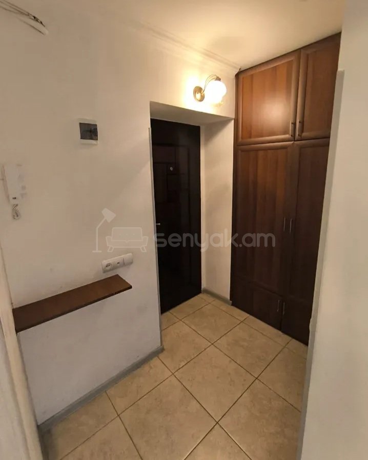 1 Սենյականոց Բնակարան Քարե Շենքում, 35քմ, 4/5 հարկ, Կապիտալ Վերանորոգված, Կահավորված