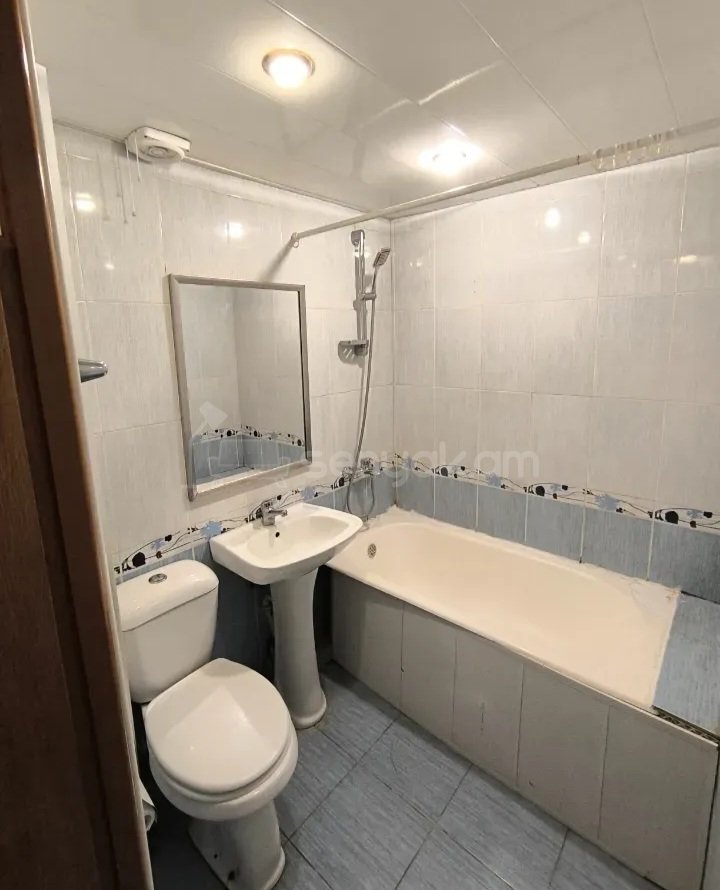 1 Սենյականոց Բնակարան Քարե Շենքում, 35քմ, 4/5 հարկ, Կապիտալ Վերանորոգված, Կահավորված