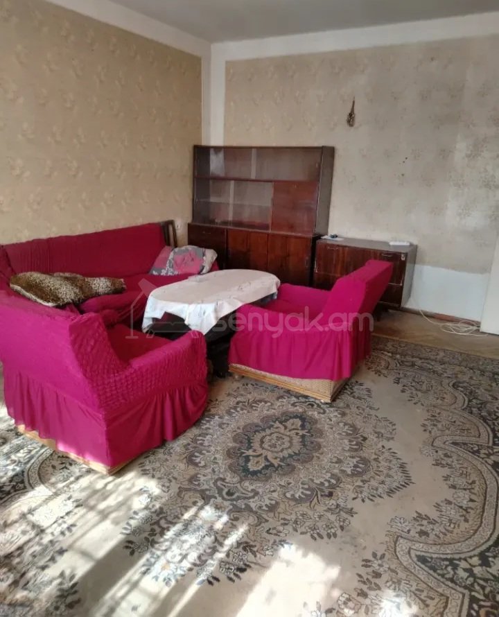 1 Սենյականոց Բնակարան Քարե Շենքում, 38քմ, 1/5 հարկ, Պետական Վիճակում, Կահավորված