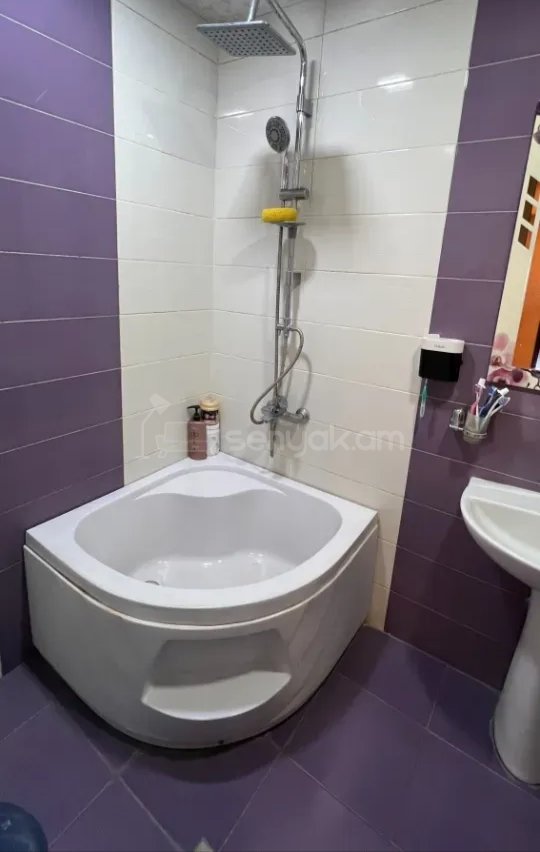 2 Սենյականոց Բնակարան Քարե Շենքում, 58քմ, 5/9 հարկ, Կապիտալ Վերանորոգված, Կահավորված