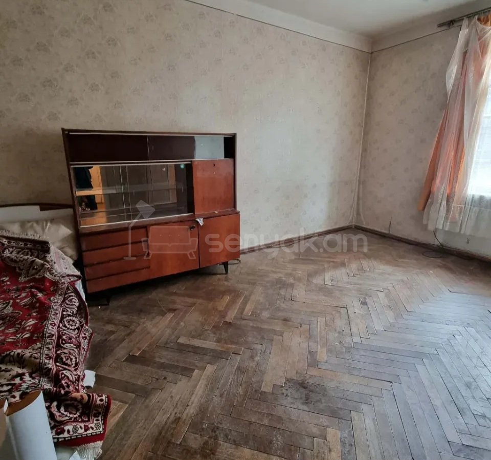 1 Սենյականոց Բնակարան Քարե Շենքում, 36քմ, 2/5 հարկ, Պետական Վիճակում, Մասամբ Կահավորված