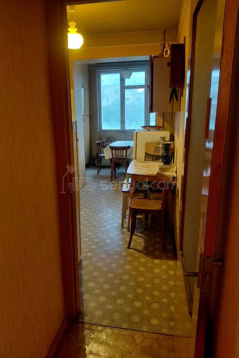 3 Սենյականոց Բնակարան Քարե Շենքում, 95քմ, 5/5 հարկ, Պետական Վիճակում