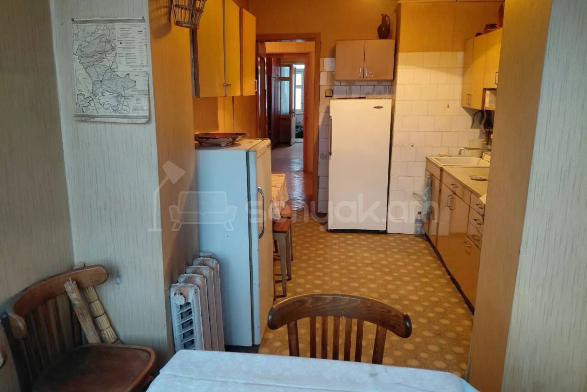 3 Սենյականոց Բնակարան Քարե Շենքում, 95քմ, 5/5 հարկ, Պետական Վիճակում