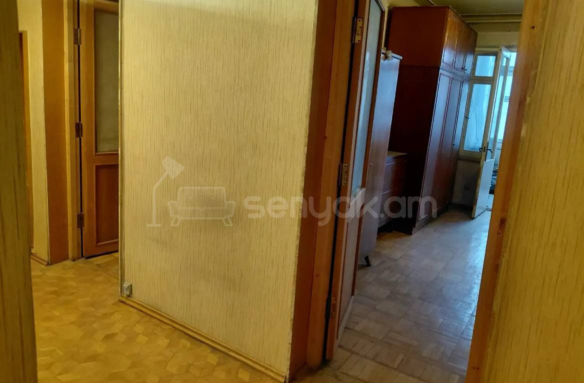 3 Սենյականոց Բնակարան Քարե Շենքում, 95քմ, 5/5 հարկ, Պետական Վիճակում