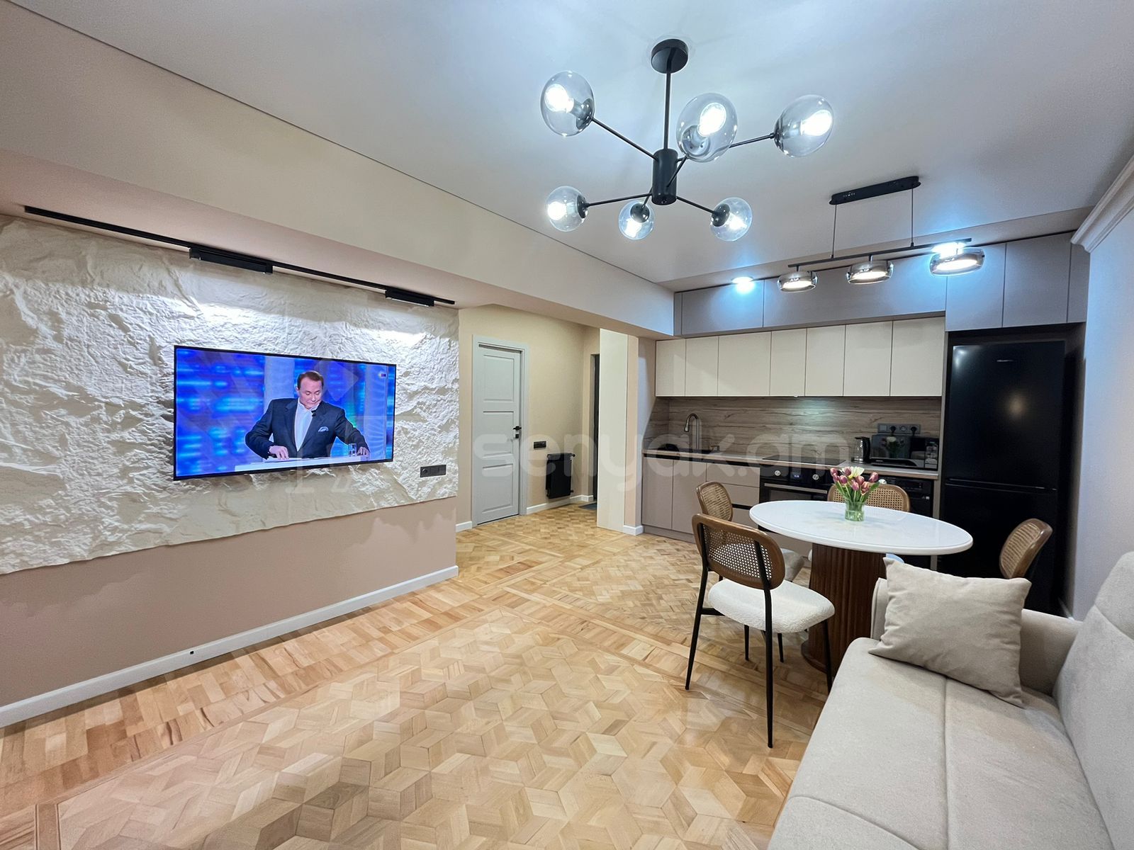 2 Սենյականոց Բնակարան, 40քմ, 2/9 հարկ, Կապիտալ Վերանորոգված, Կահավորված, Արևկող