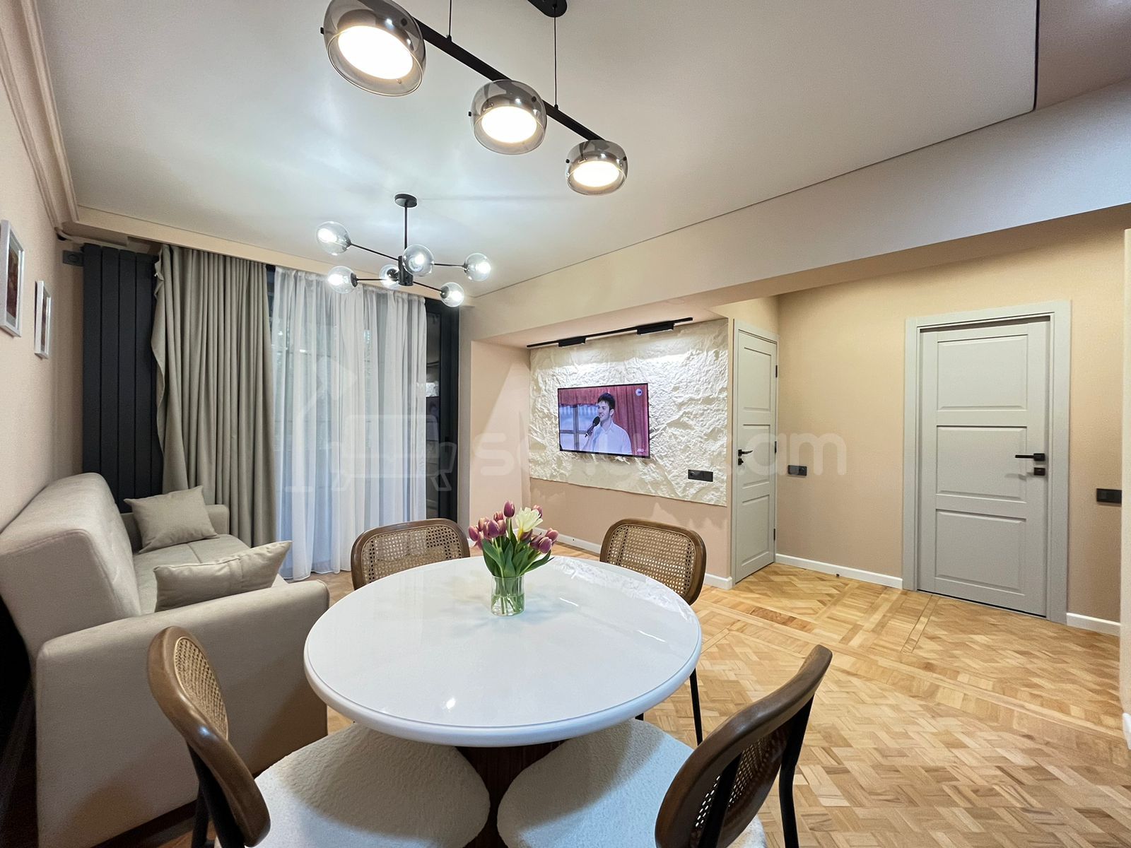 2 Սենյականոց Բնակարան, 40քմ, 2/9 հարկ, Կապիտալ Վերանորոգված, Կահավորված, Արևկող