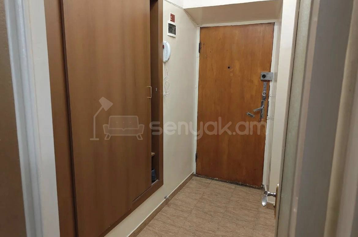 4 Սենյականոց Բնակարան Քարե Շենքում, 98քմ, 5/5 հարկ, Պետական Վիճակում