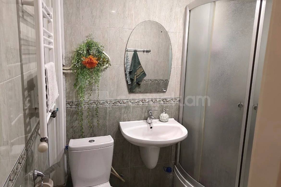 4 Սենյականոց Բնակարան Քարե Շենքում, 98քմ, 5/5 հարկ, Պետական Վիճակում