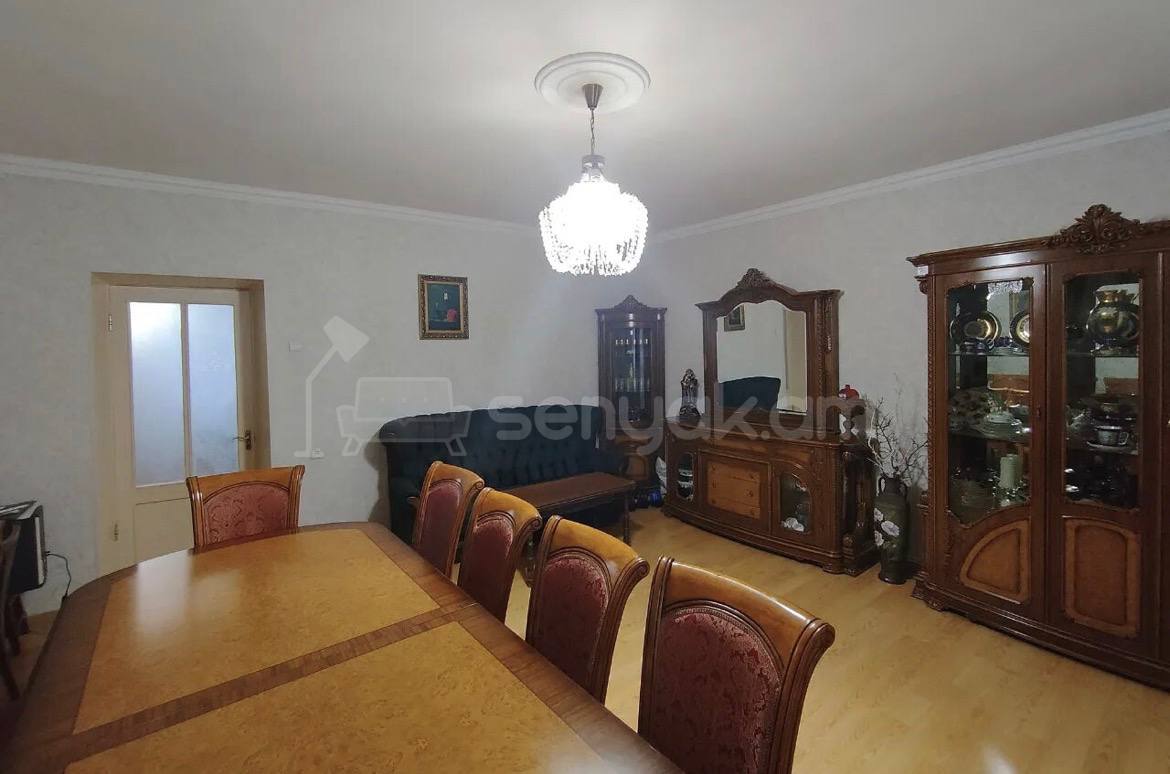 4 Սենյականոց Բնակարան Քարե Շենքում, 98քմ, 5/5 հարկ, Պետական Վիճակում