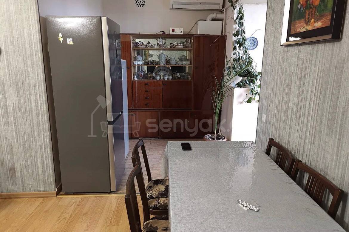 4 Սենյականոց Բնակարան Քարե Շենքում, 98քմ, 5/5 հարկ, Պետական Վիճակում